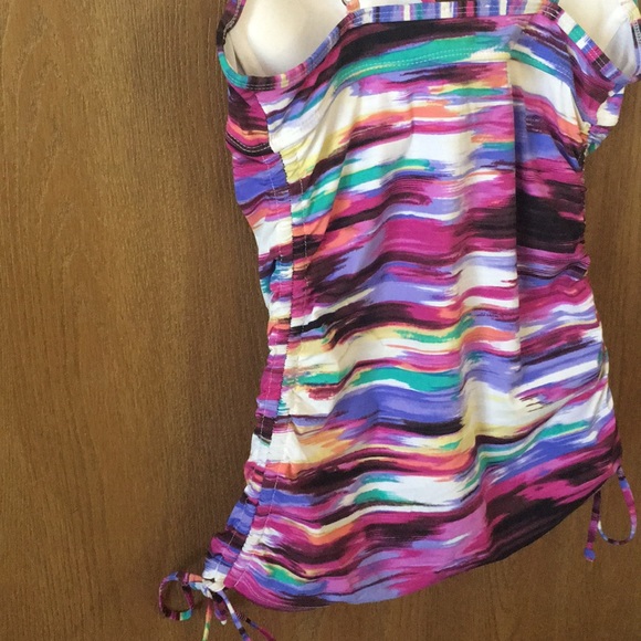 ๐ Assets by Spanx Swim Top - Picture 7 of 13